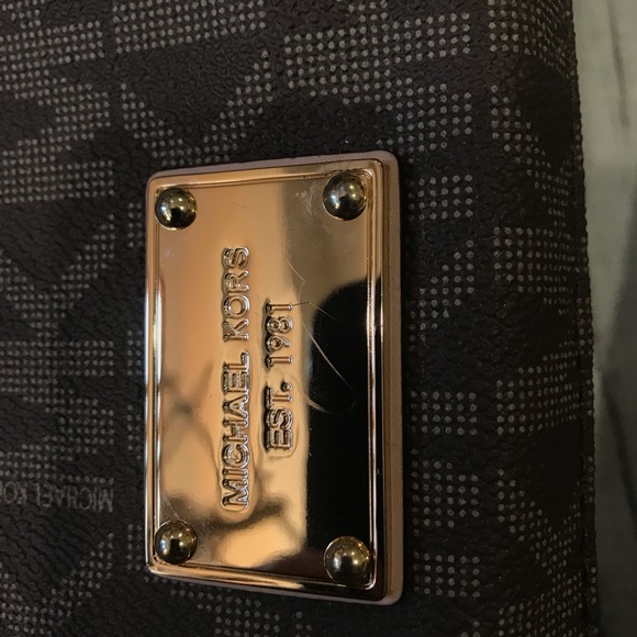 Like new Michael Kors crossbody purse - Picture 2 of 11